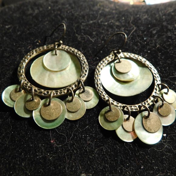 Unknown Jewelry - boho style shell dangle earrings